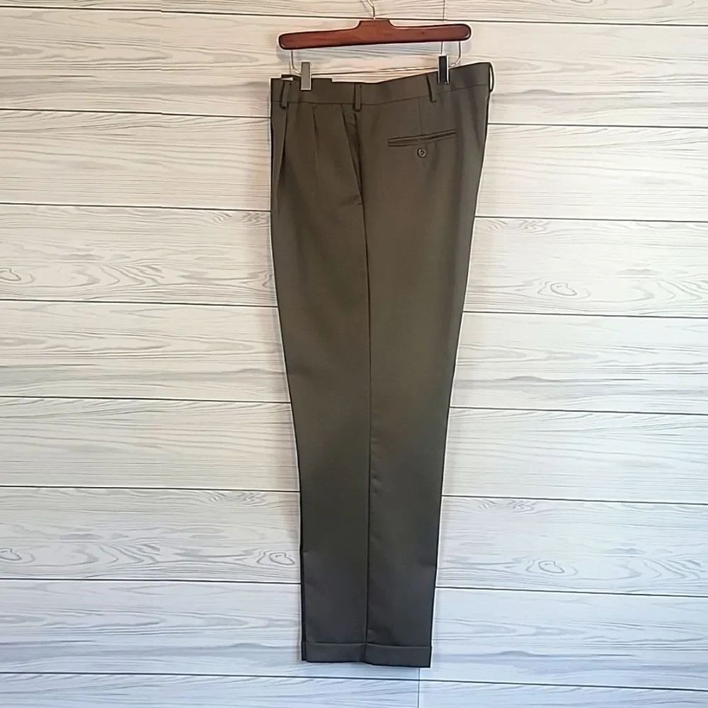 Dockers Mens relaxed fit double pleated dress pants - brown Size 38X32